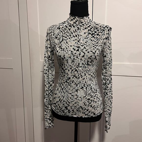 NWOT Free People Movement Lightweight Active Layering Long Sleeve Top xs - Picture 5 of 5